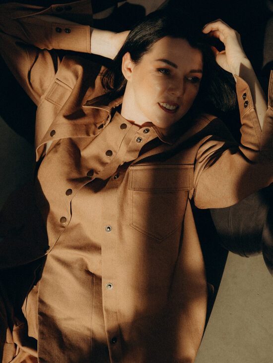 DŽINSA AUDUMA VESTE - BRŪNA